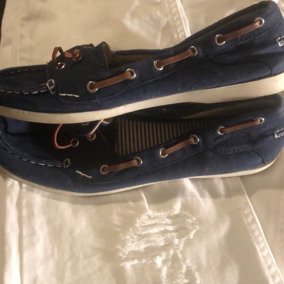 shoes - Picture 2 of 2